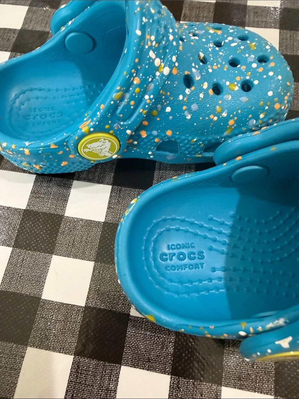 CROCS Kids Classic Clog in Turquoise with White & Orange Splatter
